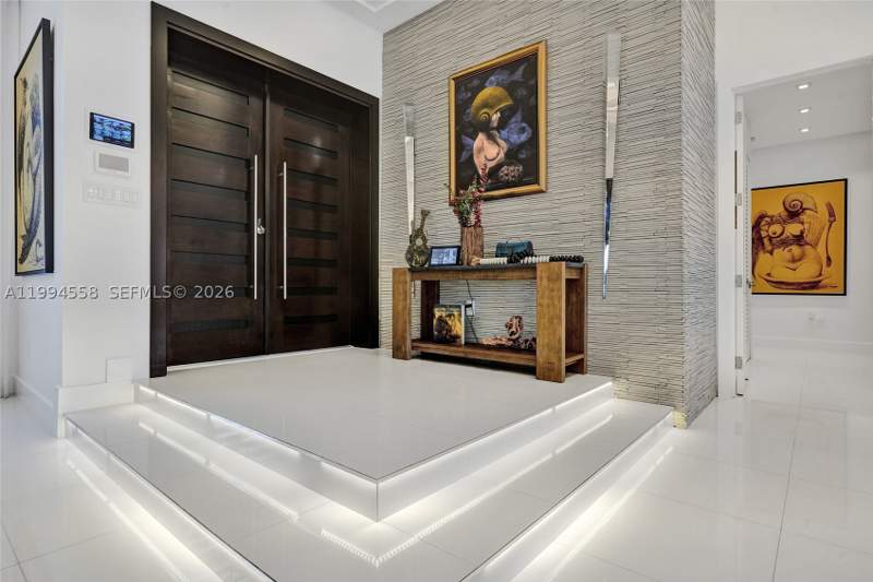 6 bedroom SingleFamilyResidence at 2600 SW 128th Ct, Chiu Sub, Miami — photo 5