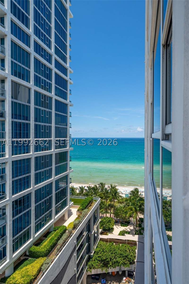 1 bedroom Condominium at 6801 Collins Ave 1414, Central Carillon Beach Co, Miami Beach — photo 4