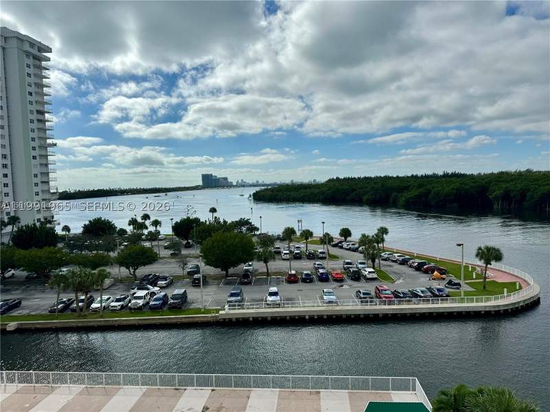1 bedroom Condominium at 400 Kings Point Dr 609, Coastal Towers Condo, Sunny Isles Beach — photo 2