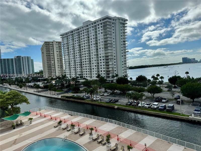 1 bedroom Condominium at 400 Kings Point Dr 609, Coastal Towers Condo, Sunny Isles Beach — photo 3