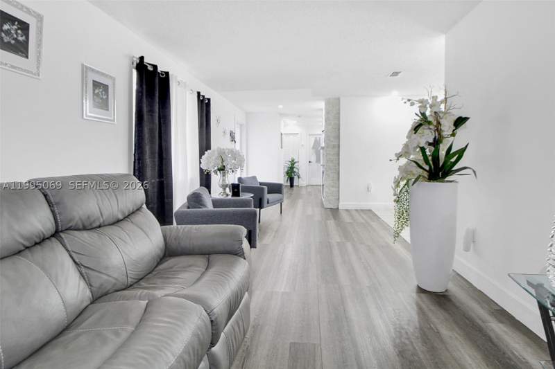 4 bedroom SingleFamilyResidence at 2330 W 6th Ct, Seminola City Sec 2, Hialeah — photo 4