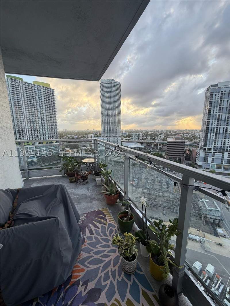 1 bedroom Condominium at 90 SW 3rd Street 2112, The Ivy Condo, Miami — photo 2