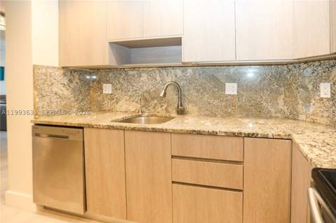 300 Bayview Dr 216, Sunny Isles Beach FL - photo 10 of 27