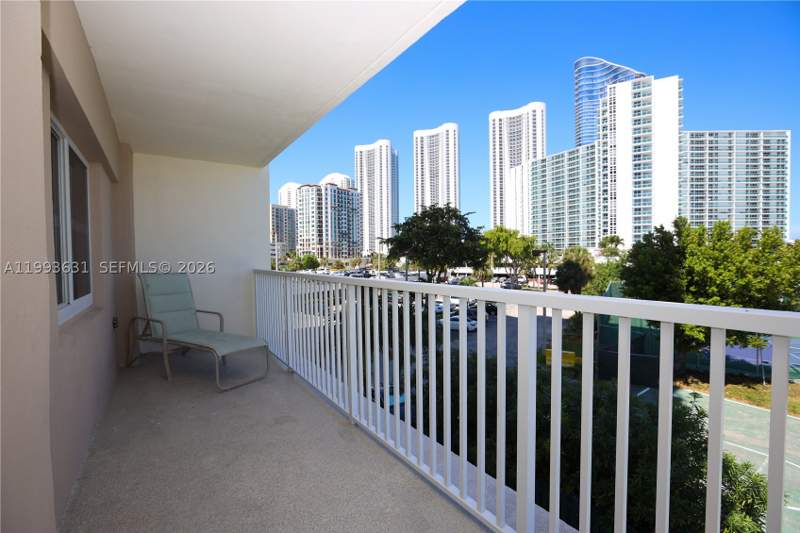 3 bedroom Condominium at 300 Bayview Dr 216, Arlen House Condo, Sunny Isles Beach — photo 2