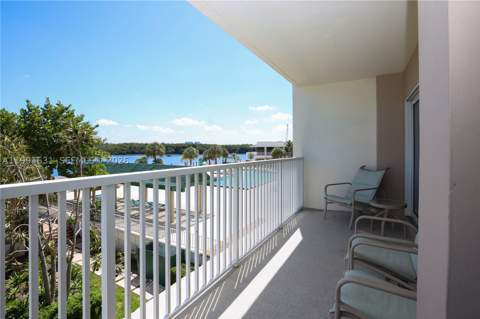 300 Bayview Dr 216, Sunny Isles Beach FL - photo 24 of 27