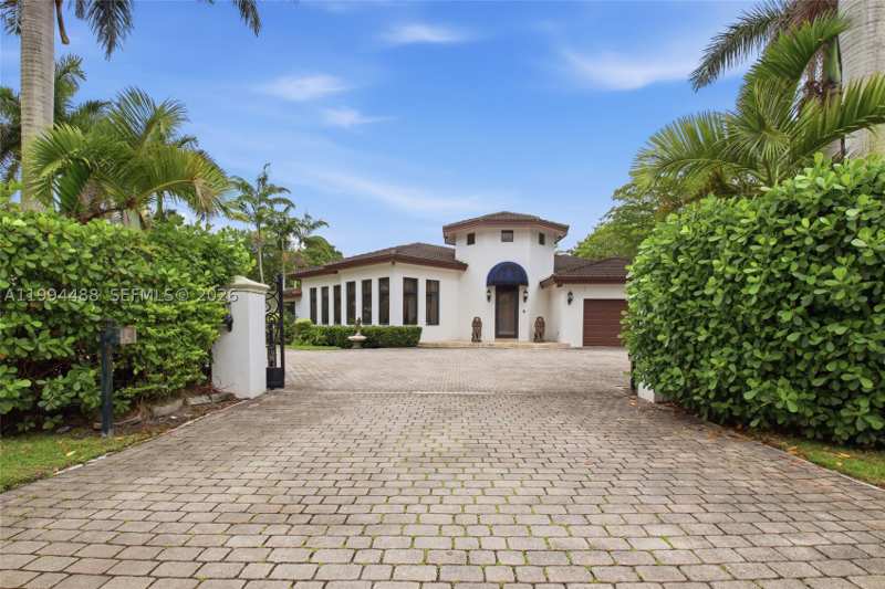 6 bedroom SingleFamilyResidence at 6200 SW 97th Ave, Subdivision Of, Miami — photo 1