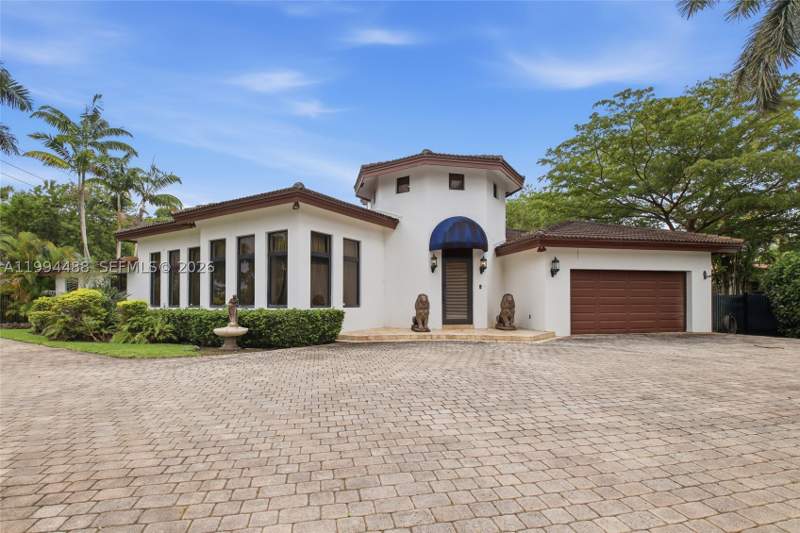 6 bedroom SingleFamilyResidence at 6200 SW 97th Ave, Subdivision Of, Miami — photo 2
