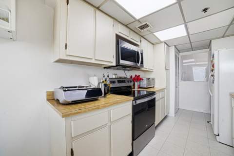 210 174th Street 1110, Sunny Isles Beach FL - photo 14 of 39
