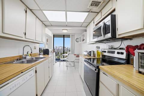 210 174th Street 1110, Sunny Isles Beach FL - photo 15 of 39