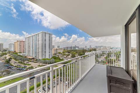 210 174th Street 1110, Sunny Isles Beach FL - photo 18 of 39