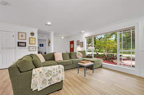 9370 SW 82nd St, Miami FL - photo 9 of 31