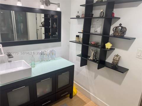 100 Bayview Dr 725, Sunny Isles Beach FL - photo 17 of 28