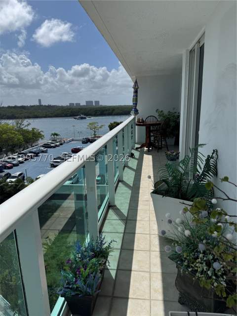 100 Bayview Dr 725, Sunny Isles Beach FL - photo 9 of 28