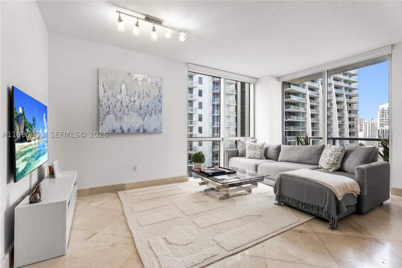 2 bedroom Condominium at 1060 Brickell Ave 2117, 1060 Brickell Condo, Miami — photo 3
