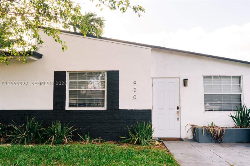 3 bedroom SingleFamilyResidence at 920 NW 84th St, Arcola Gardens, Miami — photo 2
