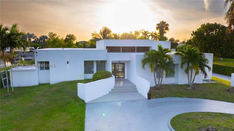 5 bedroom SingleFamilyResidence at 290 NW 125th Ave, Sweetwater Ests Sub, Miami — photo 1