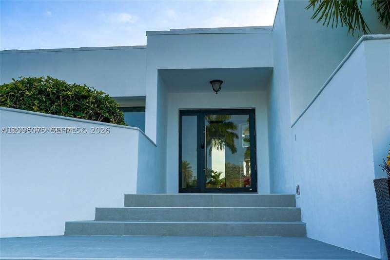 5 bedroom SingleFamilyResidence at 290 NW 125th Ave, Sweetwater Ests Sub, Miami — photo 4