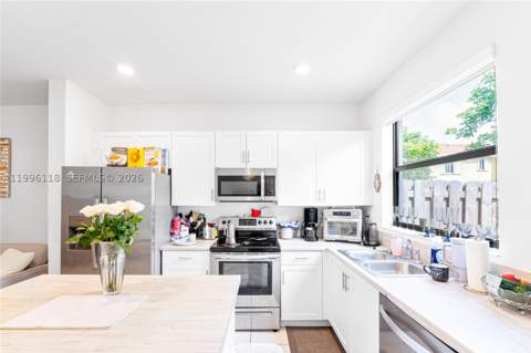 817 NE 211th St, Miami FL - photo 10 of 21