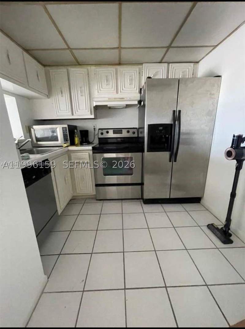 1 bedroom Condominium at 496 NW 165th St Rd D-611, Montecarlo Condo, Miami — photo 4