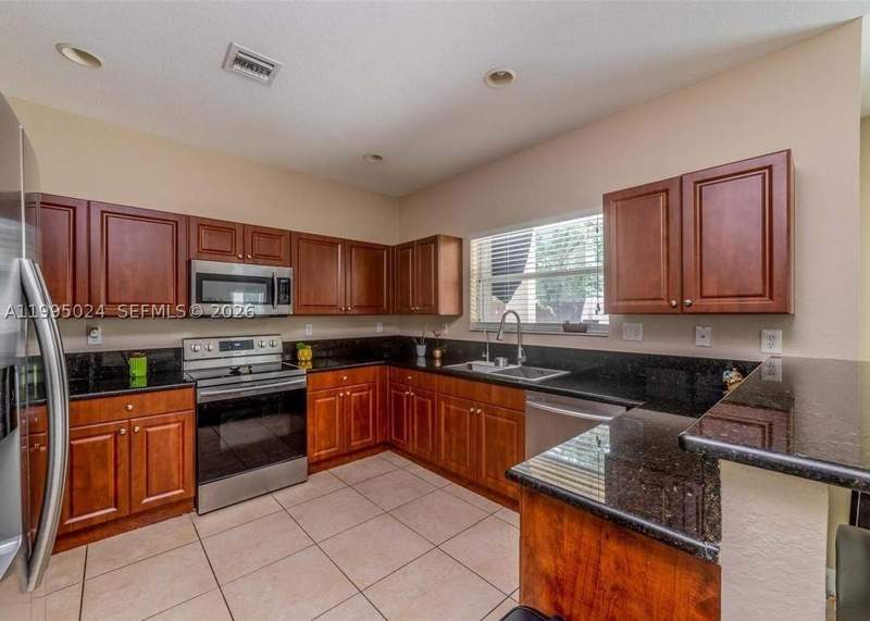 4 bedroom SingleFamilyResidence at 385 NE 36th Ave Rd, Bali At Oasis, Homestead — photo 5
