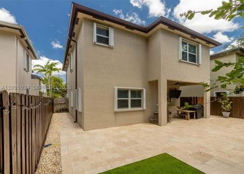 385 NE 36th Ave Rd, Homestead FL - photo 6 of 10