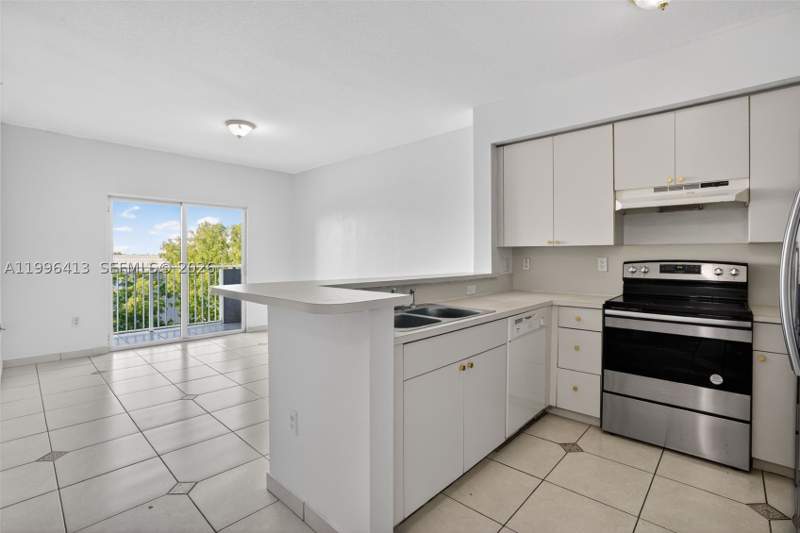 2 bedroom Condominium at 11060 SW 196th St 504, Paradise Pointe Condo, Cutler Bay — photo 2