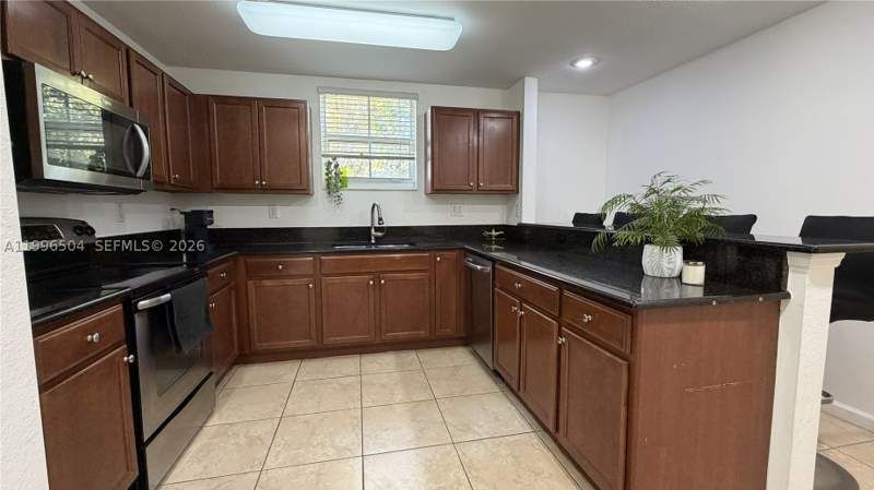 4 bedroom Condominium at 11605 NW 89th St 220, St Mortiz At Doral Condo, Doral — photo 4