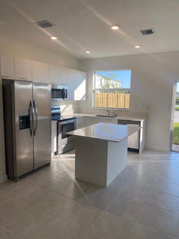 3 bedroom Townhouse at 2354 NW 125th Street, Golf Ests 1st Addn, Miami — photo 2