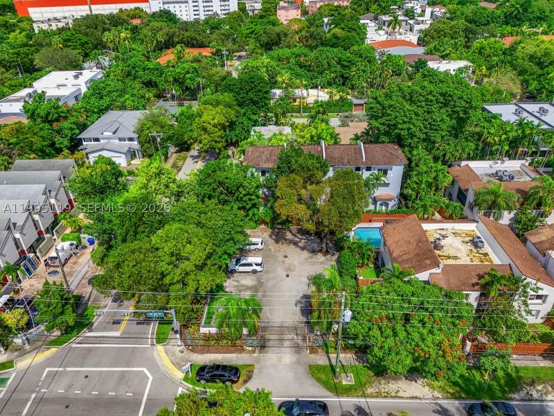 2 bedroom Townhouse at 2987 Bird Ave, Tigers Ten Condo, Miami — photo 2