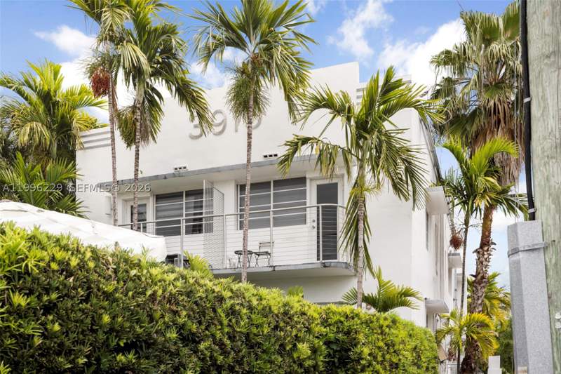 0 bedroom Condominium at 3915 N Meridian Ave 201, The Waterclub Condo, Miami Beach — photo 2