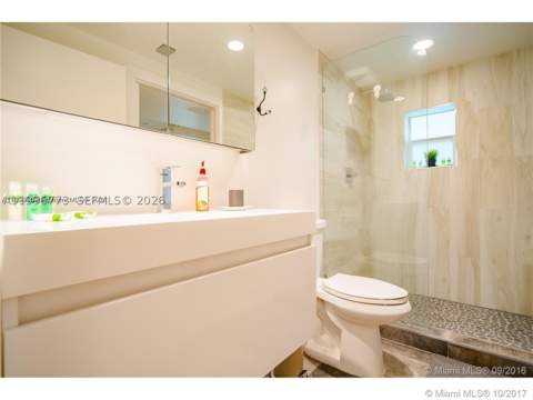 929 Michigan Ave 1, Miami Beach FL - photo 13 of 16