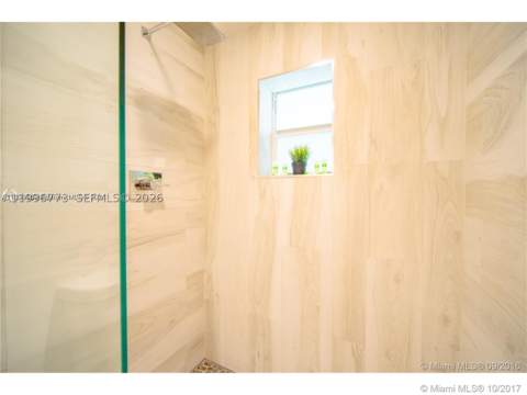 929 Michigan Ave 1, Miami Beach FL - photo 14 of 16