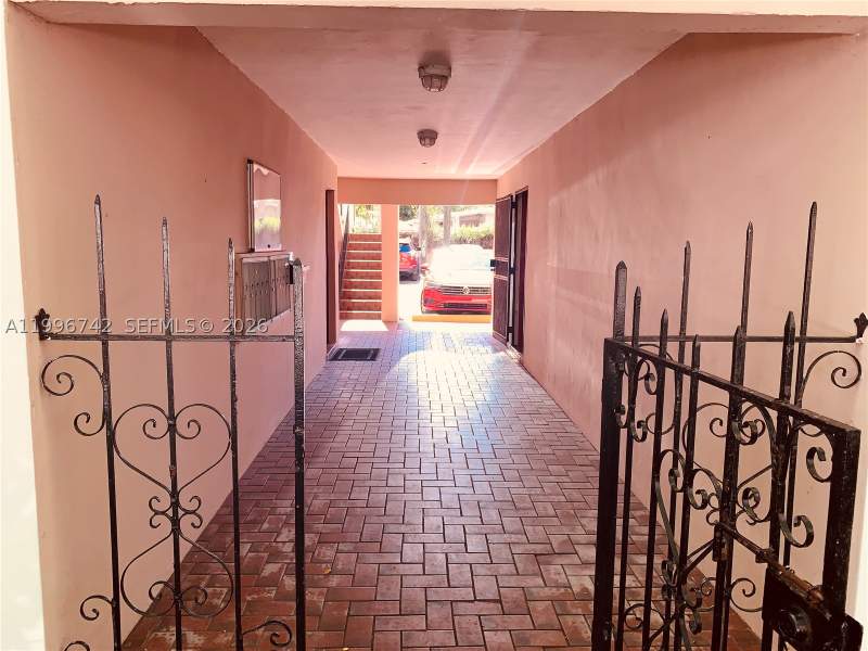 2 bedroom Condominium at 1110 Salzedo St 2C, Salzedo Manor Condo, Coral Gables — photo 3