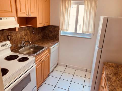 1110 Salzedo St 2C, Coral Gables FL - photo 6 of 17