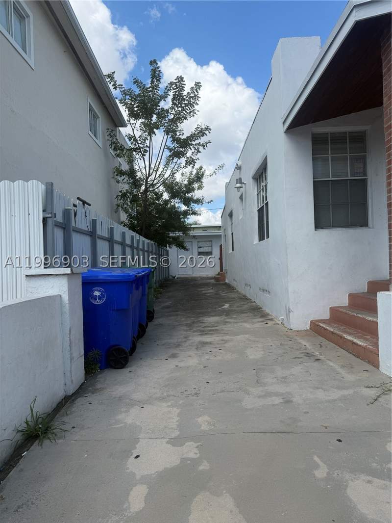 3 bedroom SingleFamilyResidence at 634 SW 10th Ave, Lawrence Estate Land Co, Miami — photo 4