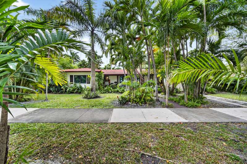 3 bedroom SingleFamilyResidence at 320 San Sebastian Avenue, Coral Gables Crafts Sec, Coral Gables — photo 1