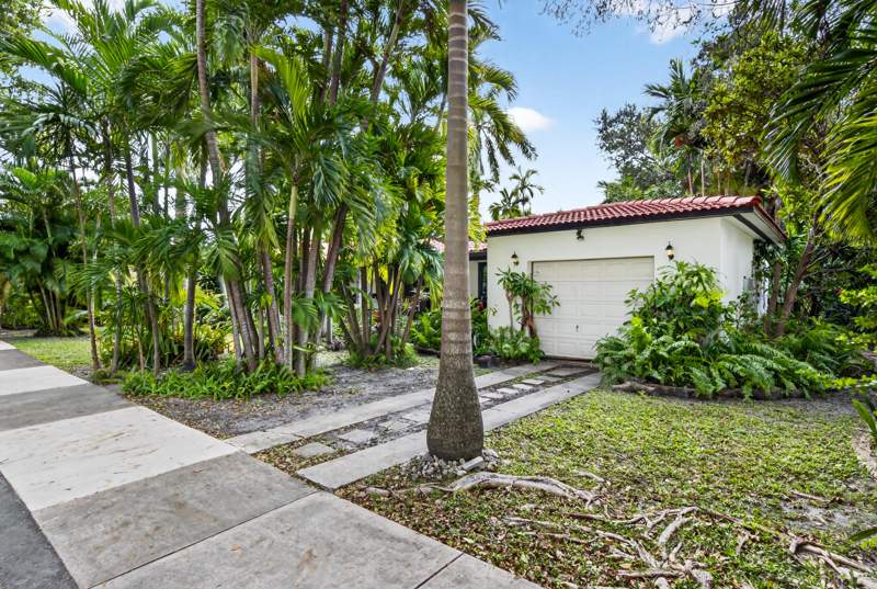 3 bedroom SingleFamilyResidence at 320 San Sebastian Avenue, Coral Gables Crafts Sec, Coral Gables — photo 2