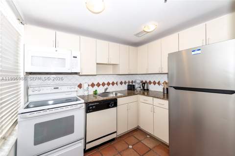 918 Ocean Dr 203, Miami Beach FL - photo 7 of 10