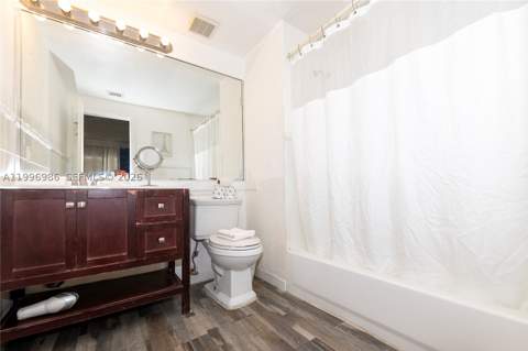 918 Ocean Dr 203, Miami Beach FL - photo 8 of 10