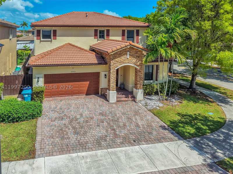 5 bedroom SingleFamilyResidence at 22525 SW 105th Ct, Enclave At Black Point Ma, Cutler Bay — photo 1