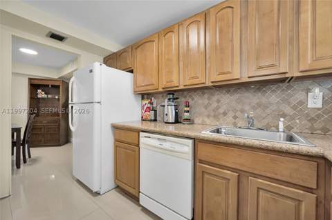7620 Carlyle Ave 204, Miami Beach FL - photo 8 of 30