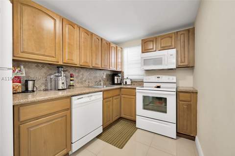 7620 Carlyle Ave 204, Miami Beach FL - photo 9 of 30