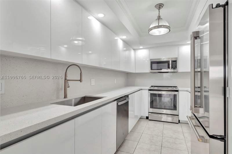 2 bedroom Condominium at 2901 S Bayshore Dr 16G, Yacht Harbour Condo, Miami — photo 5