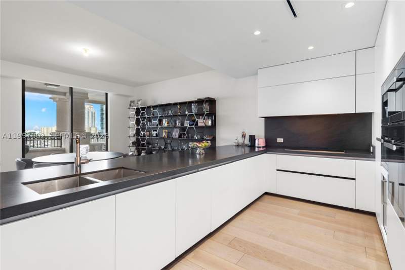 3 bedroom Condominium at 6882 Fisher Island Dr 6882, Palazzo Del Sol/Della Lun, Miami Beach — photo 4