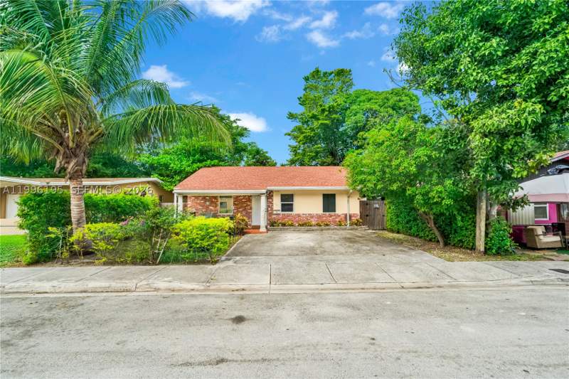 3 bedroom SingleFamilyResidence at 6133 SW 62nd Ter, Pines, South Miami — photo 2