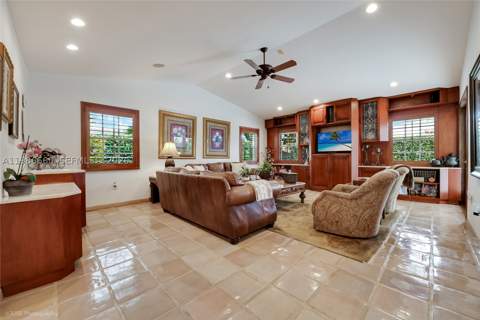 10422 SW 121st St, Miami FL - photo 11 of 32
