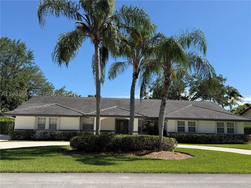 5 bedroom SingleFamilyResidence at 10422 SW 121st St, Pinewood Estates, Miami — photo 2
