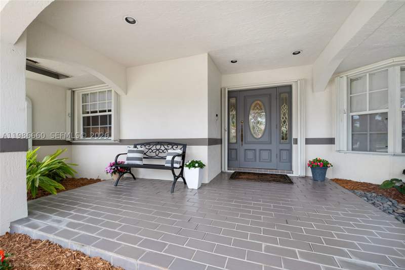 5 bedroom SingleFamilyResidence at 10422 SW 121st St, Pinewood Estates, Miami — photo 4