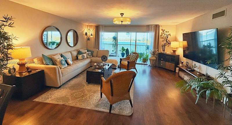 2 bedroom Condominium at 605 Ives Dairy Rd 205-7, Summertree Vilg Calif Cl, Miami — photo 4
