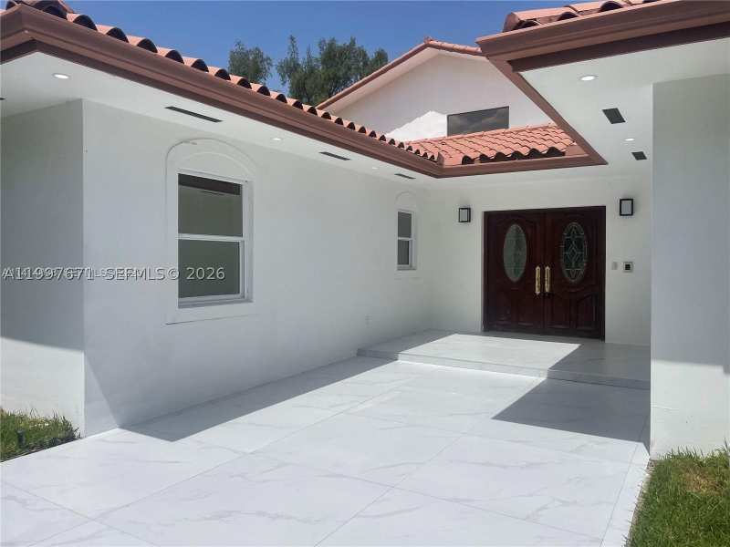 3 bedroom SingleFamilyResidence at 19740 W Saint Andrews Dr, Country Club Of Miami Est, Hialeah — photo 1